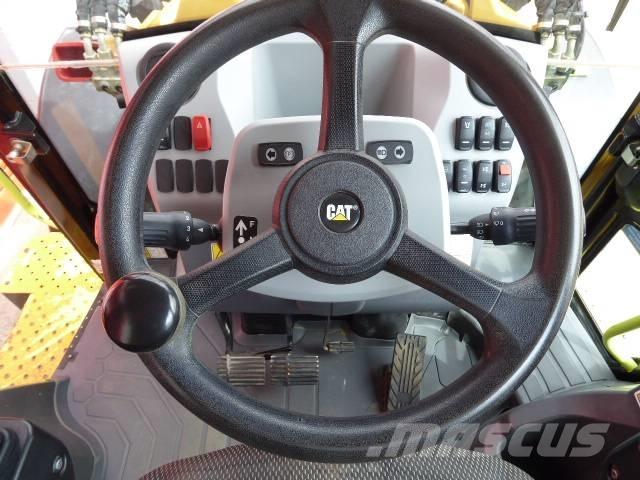 CAT 444 Tractopelle