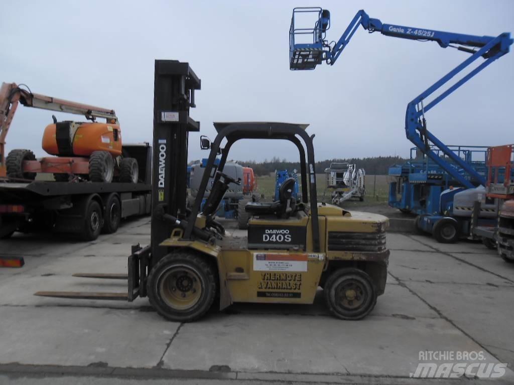 Daewoo Doosan D 40S Chariots diesel