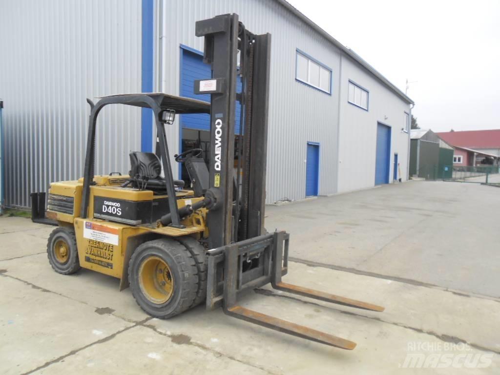 Daewoo Doosan D 40S Chariots diesel