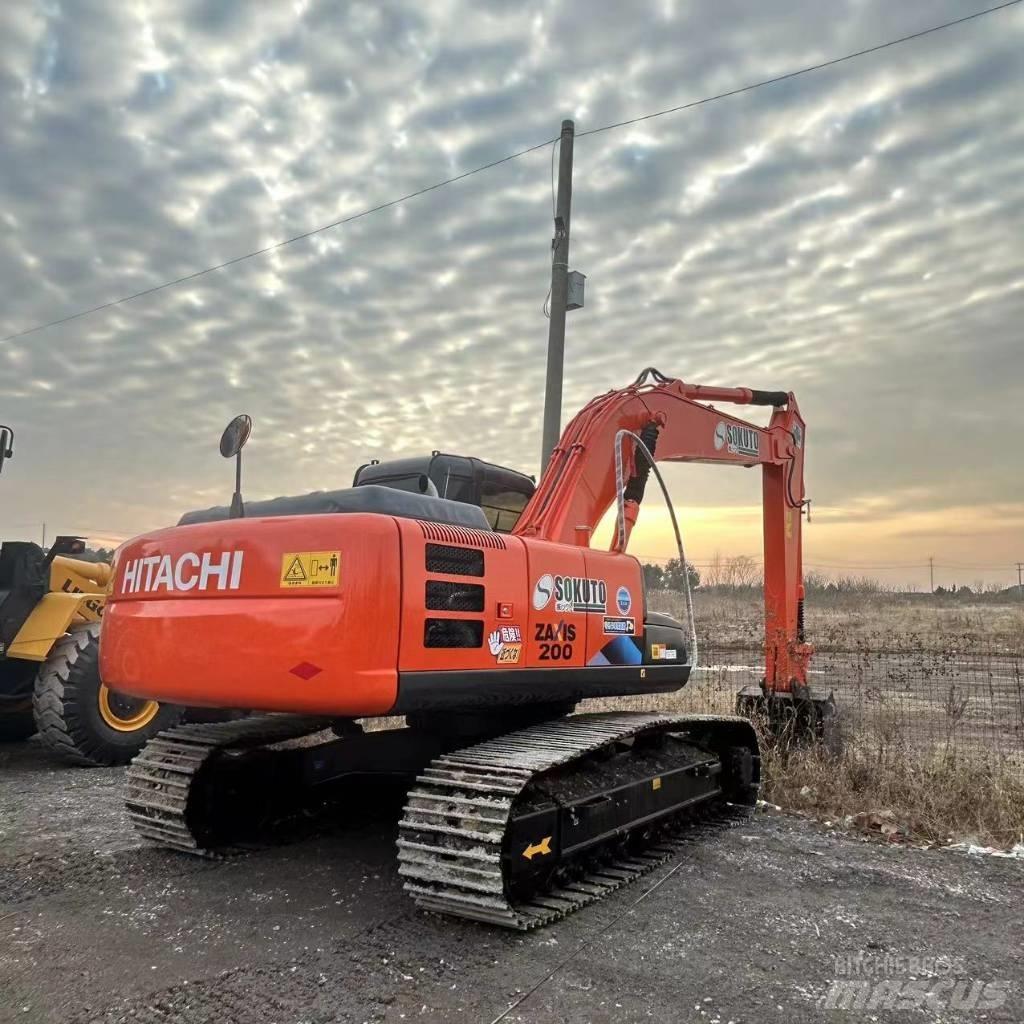Hitachi ZX 200 Pelle sur chenilles