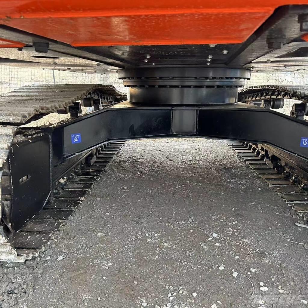 Hitachi ZX 200 Pelle sur chenilles
