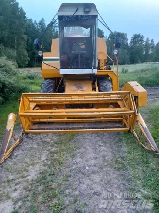 Sampo 580 Moissonneuse batteuse