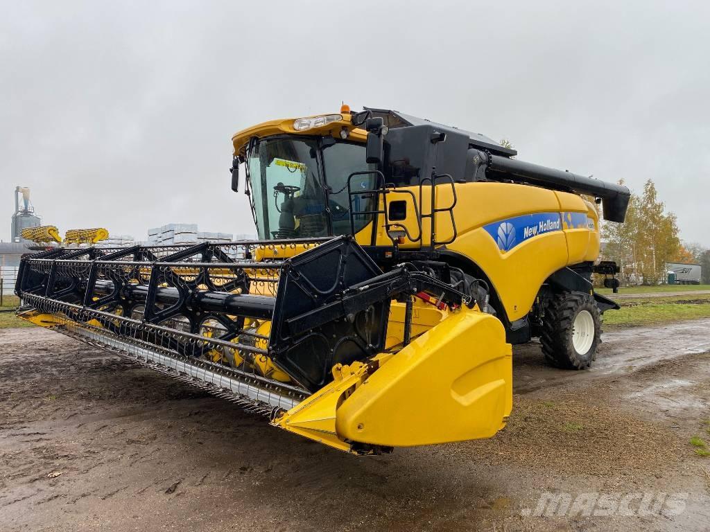New Holland CX 8070 Moissonneuse batteuse
