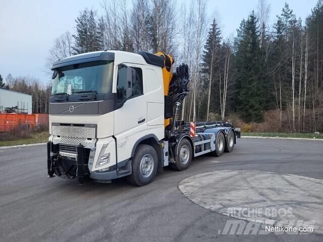 Volvo FH 540 Camion plateau ridelle avec grue