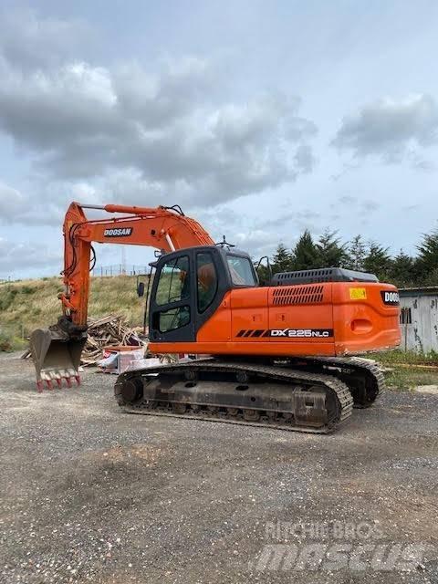 Doosan DX 225 NLC Pelle sur chenilles