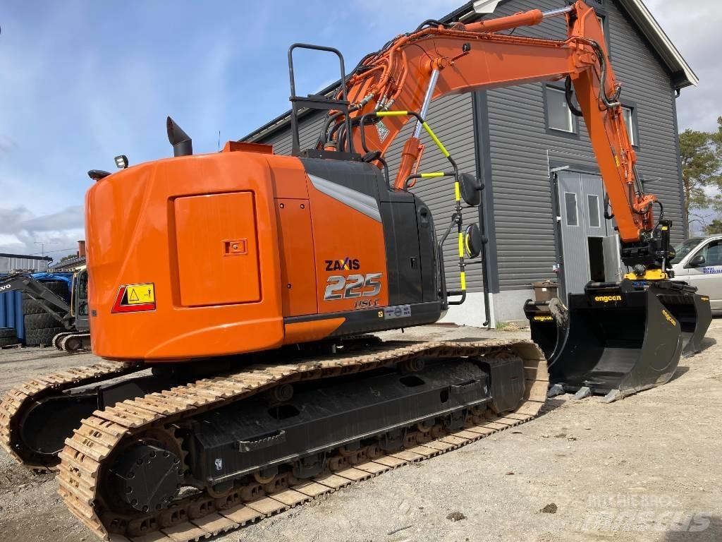 Hitachi ZX 225 US LC Pelle sur chenilles