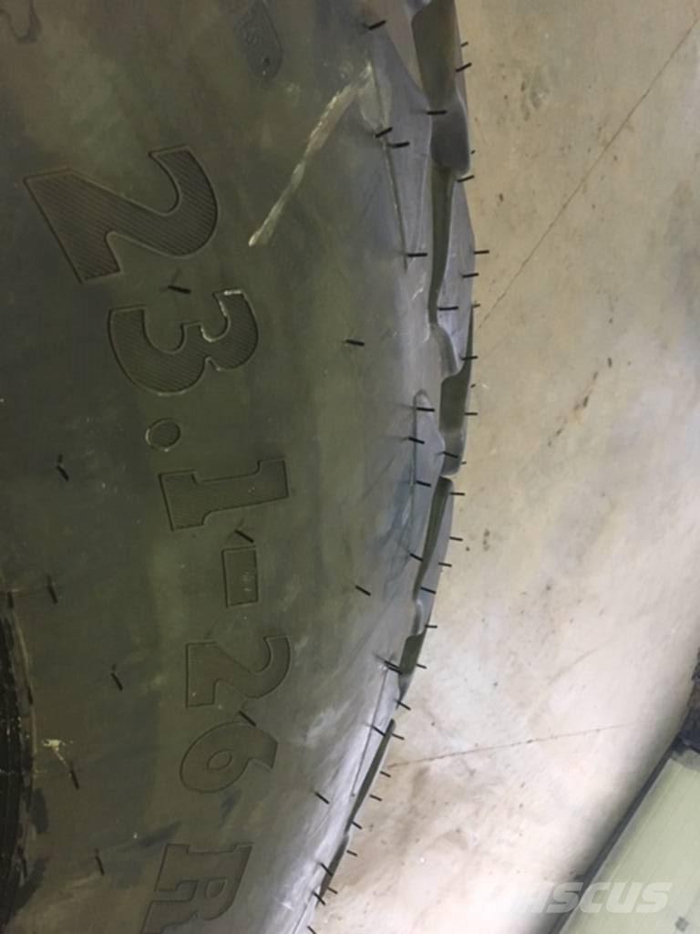 SWT 23.1 - 26 Pneus, roues et jantes