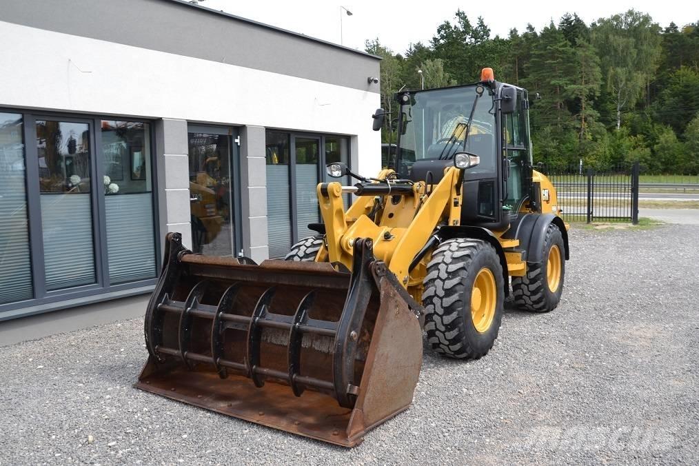 CAT 908 M Chargeuse sur pneus