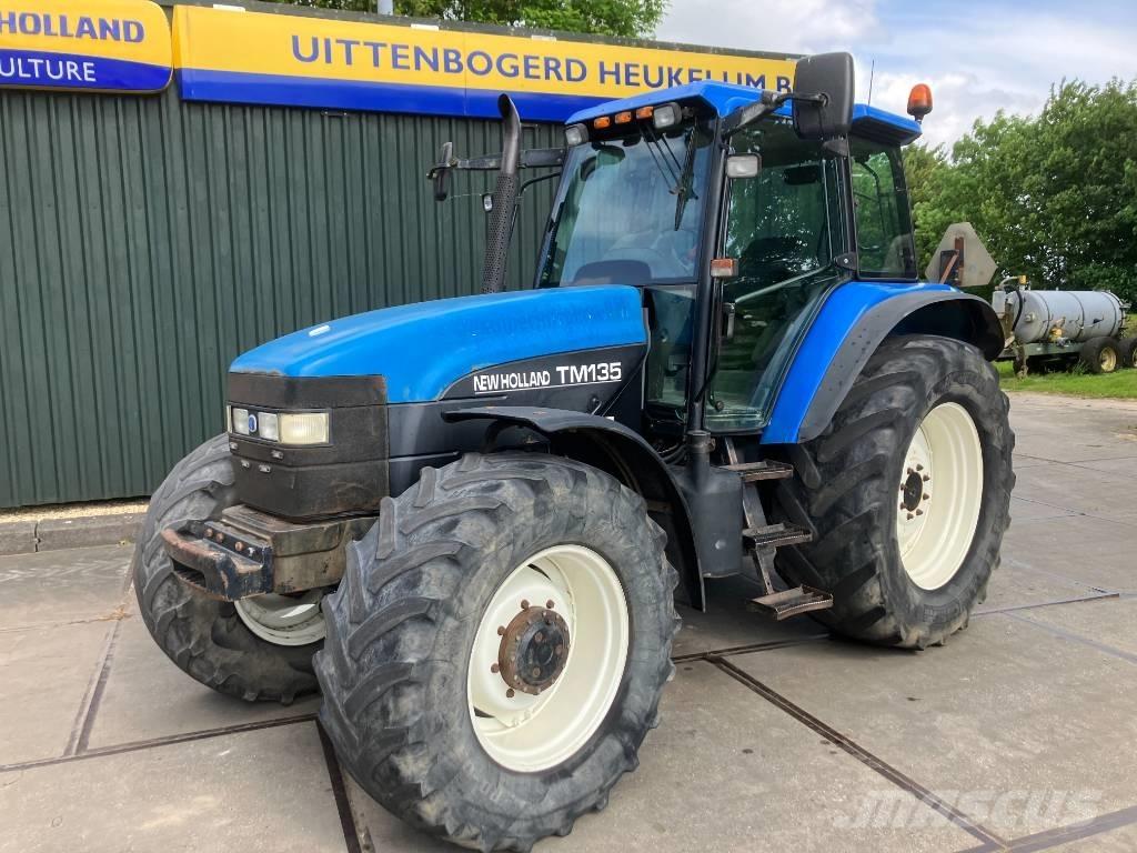 New Holland TM 135 Tracteur