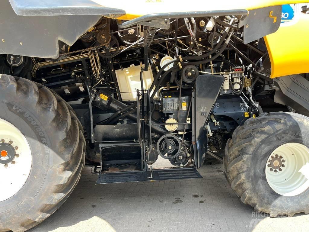 New Holland CR 8.80 Combine harvesters