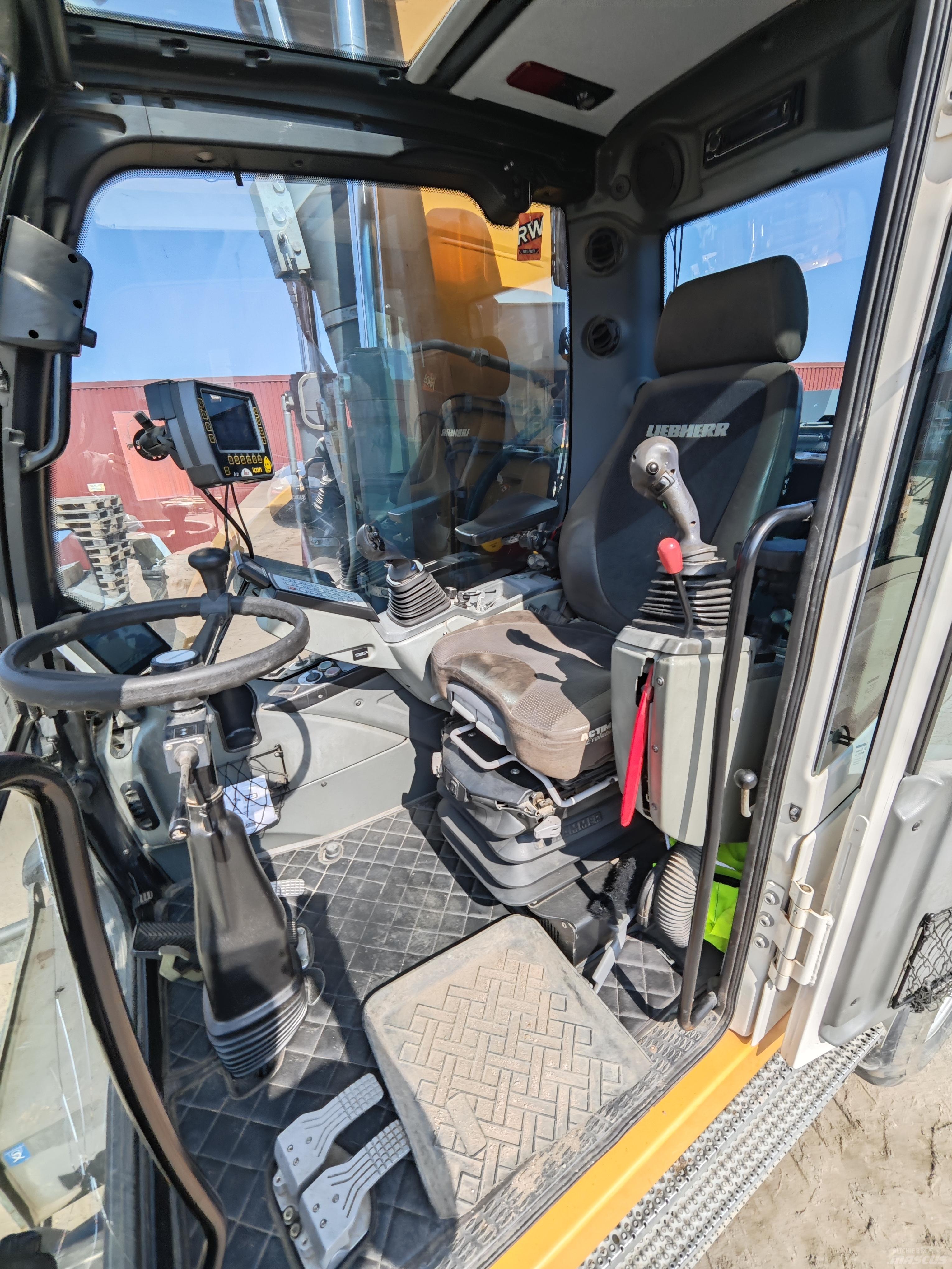 Liebherr 914 C Pelle sur pneus