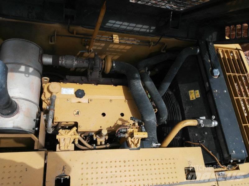 CAT 323 D L Pelle sur chenilles