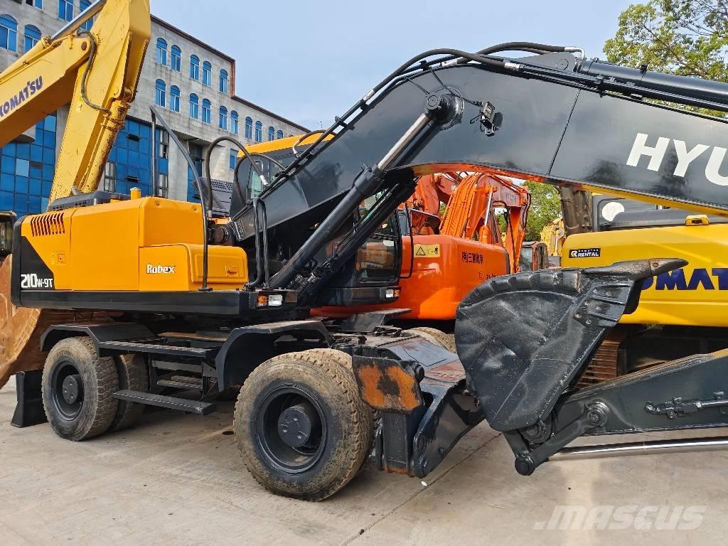 Hyundai R210W-9 Pelle sur pneus
