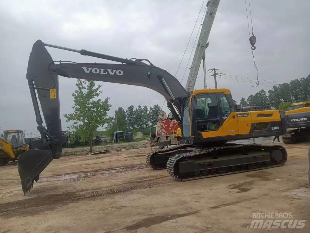 Volvo EC 240 DL Pelle sur chenilles