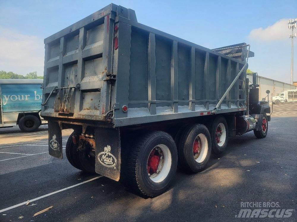 Mack RD688S Camion benne