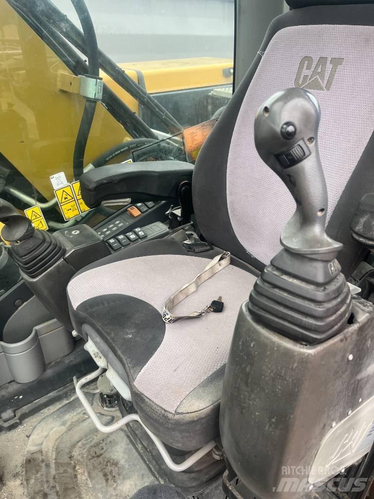 CAT 313 D Pelle sur pneus