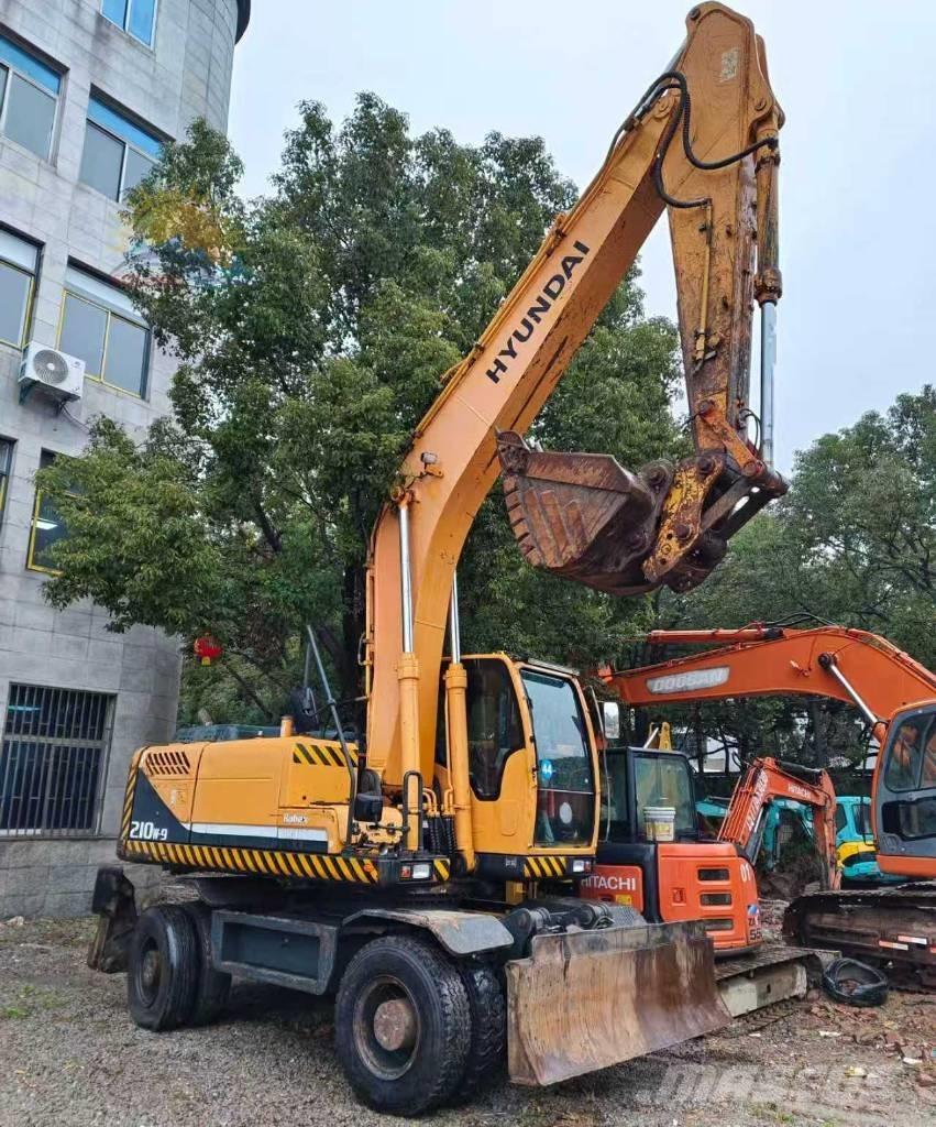 Hyundai r210w-9 Pelle sur pneus