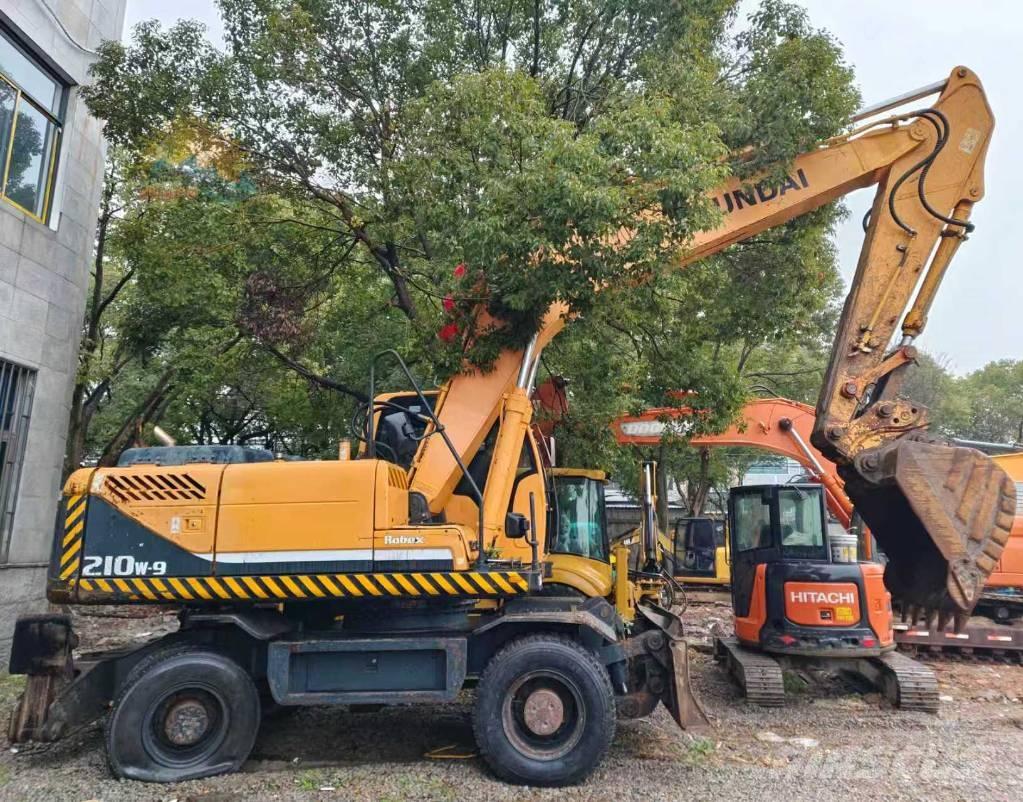 Hyundai r210w-9 Pelle sur pneus