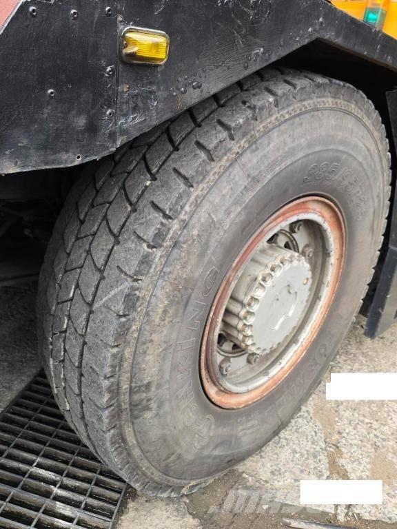 Kato KR 25 H V-3 Grues mobiles