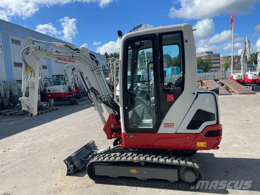 Takeuchi TB 225 Mini pelle < 7t