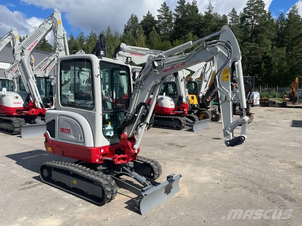 Takeuchi TB 225 Mini pelle < 7t