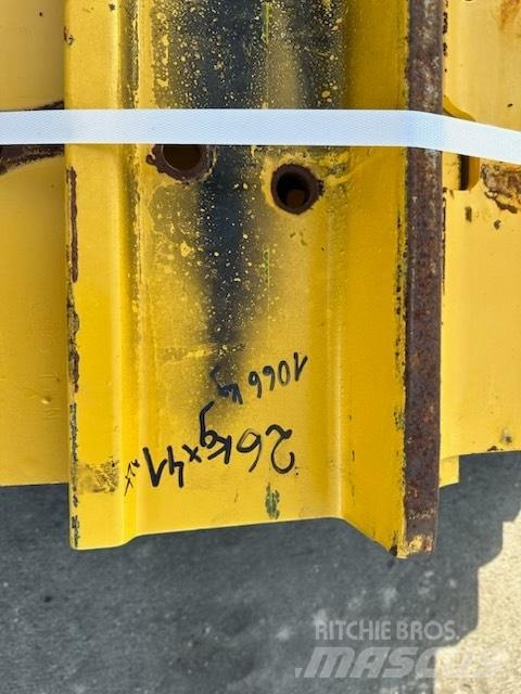 Komatsu d 85 plate Chenilles