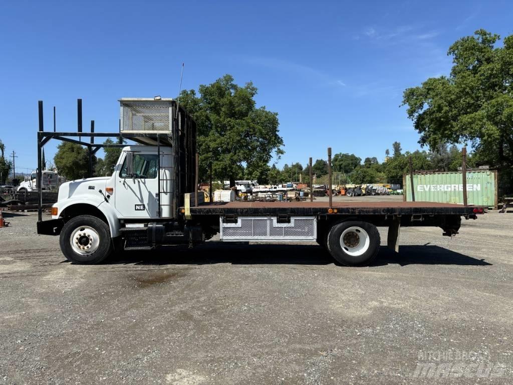 International 4900 Camion plateau