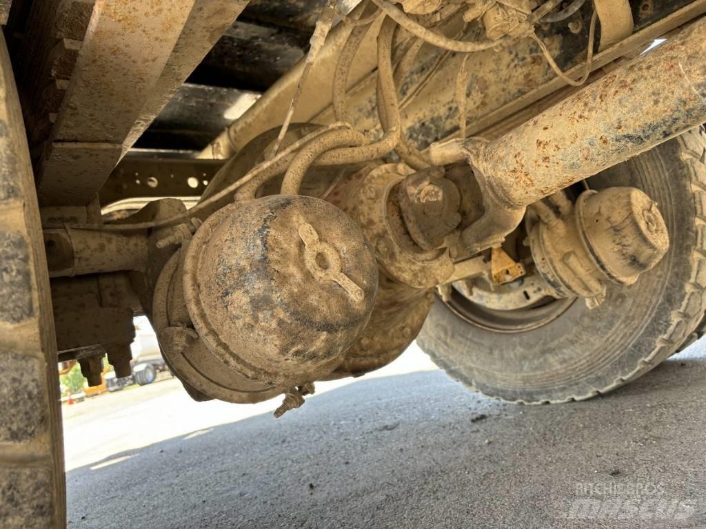 International 4900 Camion plateau