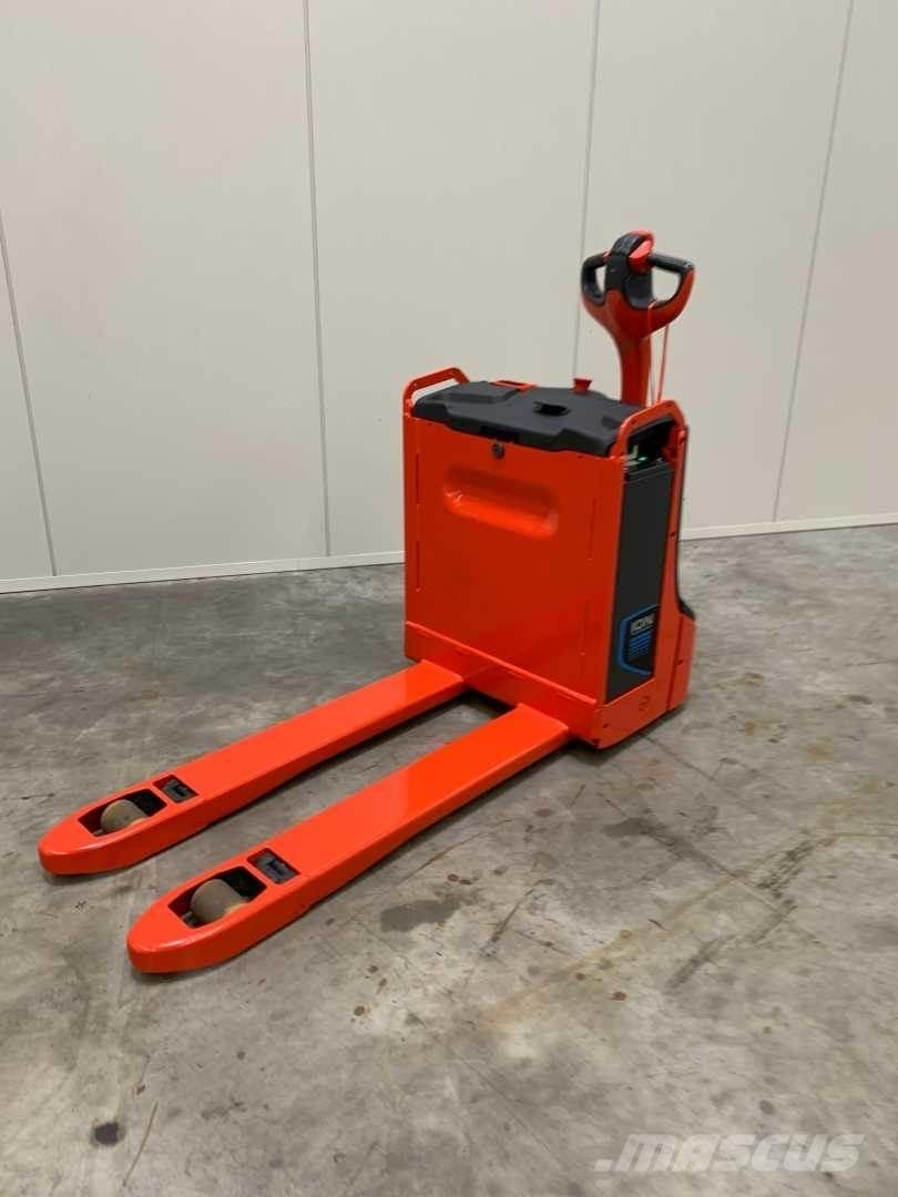 Linde T16 ION Gerbeur accompagnant