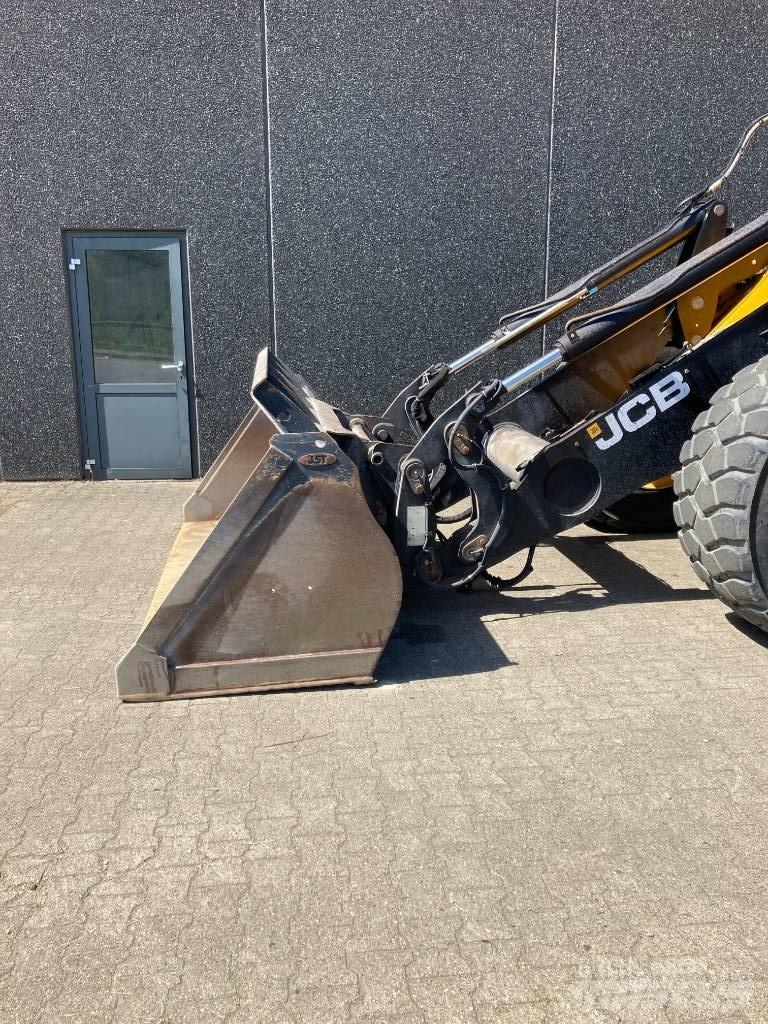 JCB 437 HT HL Chargeuse sur pneus