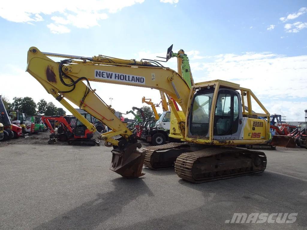 New Holland E195 Pelle sur chenilles