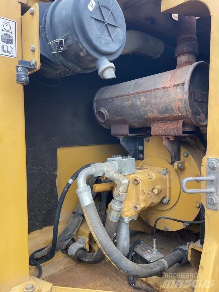 CAT 307 D Pelle sur chenilles
