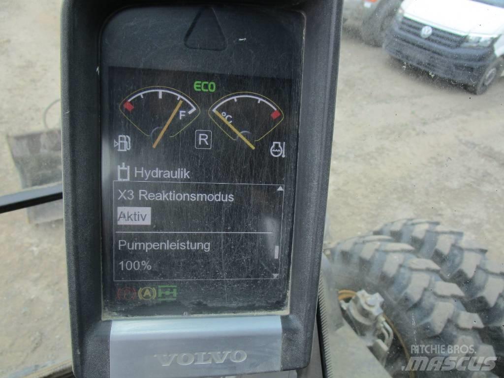 Volvo EW 140 D Pelle sur pneus