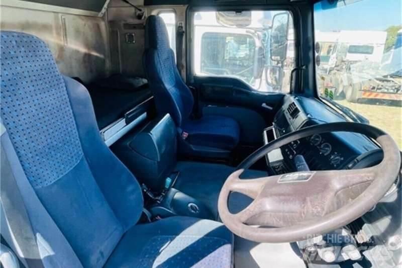 UD TRUCKS QUON Autre camion