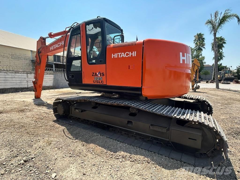 Hitachi ZX 225 Pelle sur chenilles