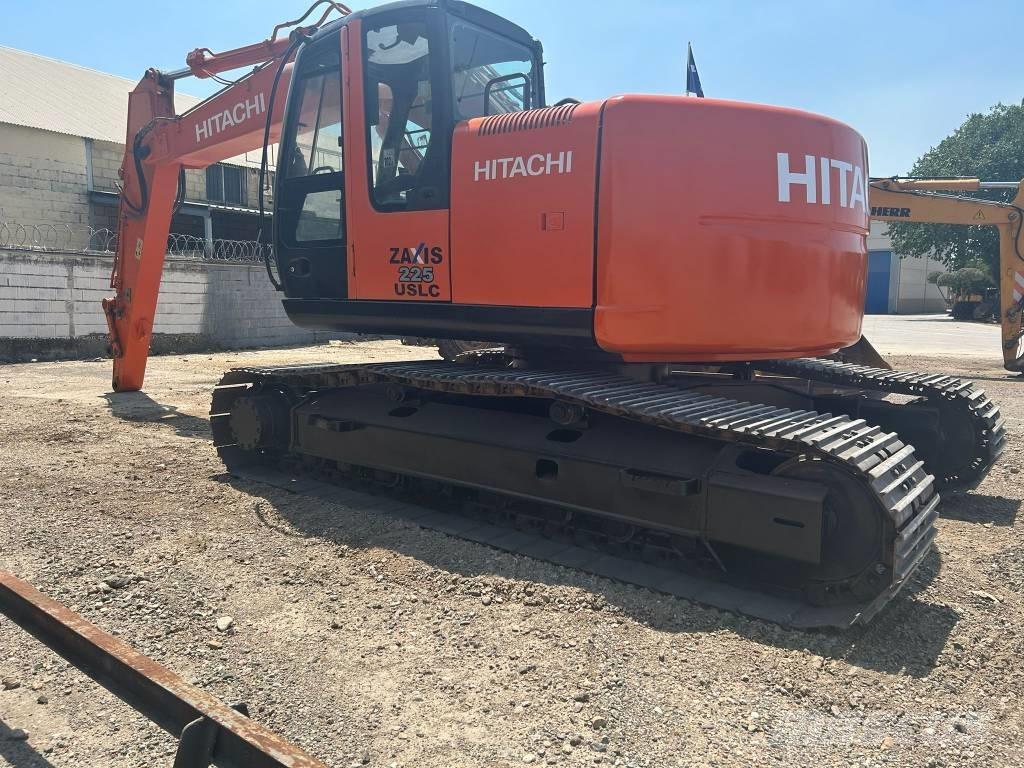 Hitachi ZX 225 Pelle sur chenilles