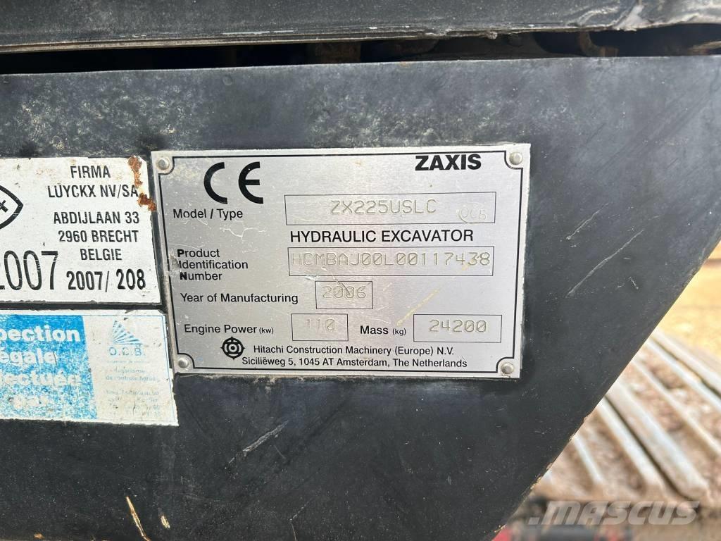 Hitachi ZX 225 Pelle sur chenilles
