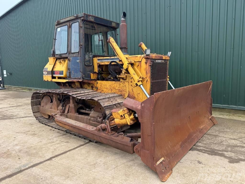 Komatsu D63E-1 Bouteurs sur chenilles