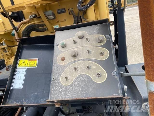 CAT AP1055E Finisseur