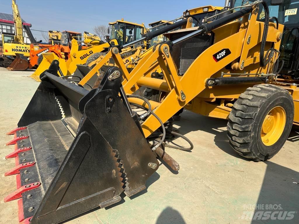 CAT 420 F ST Tractopelle