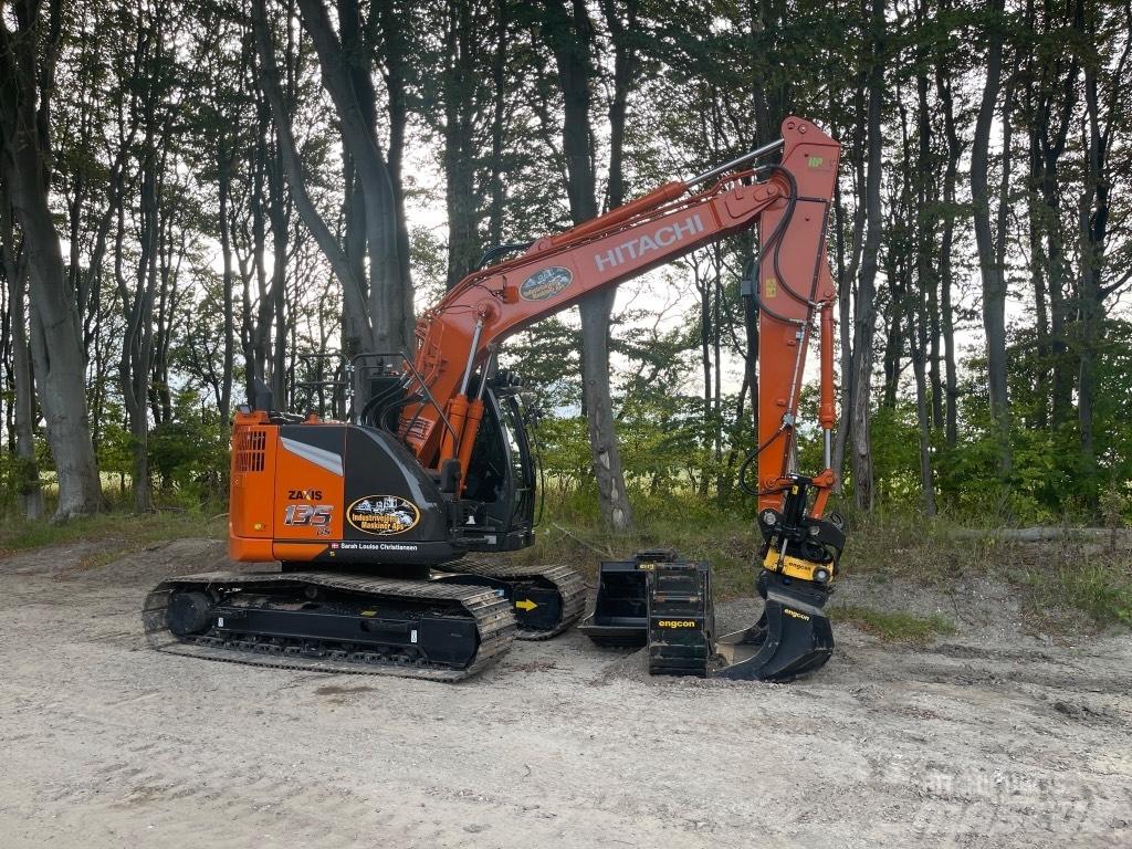 Hitachi ZX 135 US-7 Pelle sur chenilles