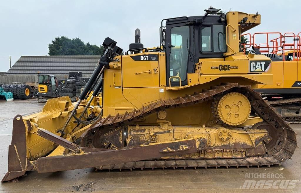 CAT D6T Bouteurs sur chenilles