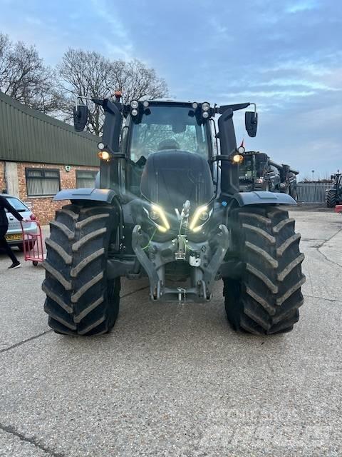 Valtra T 235 D Tracteur