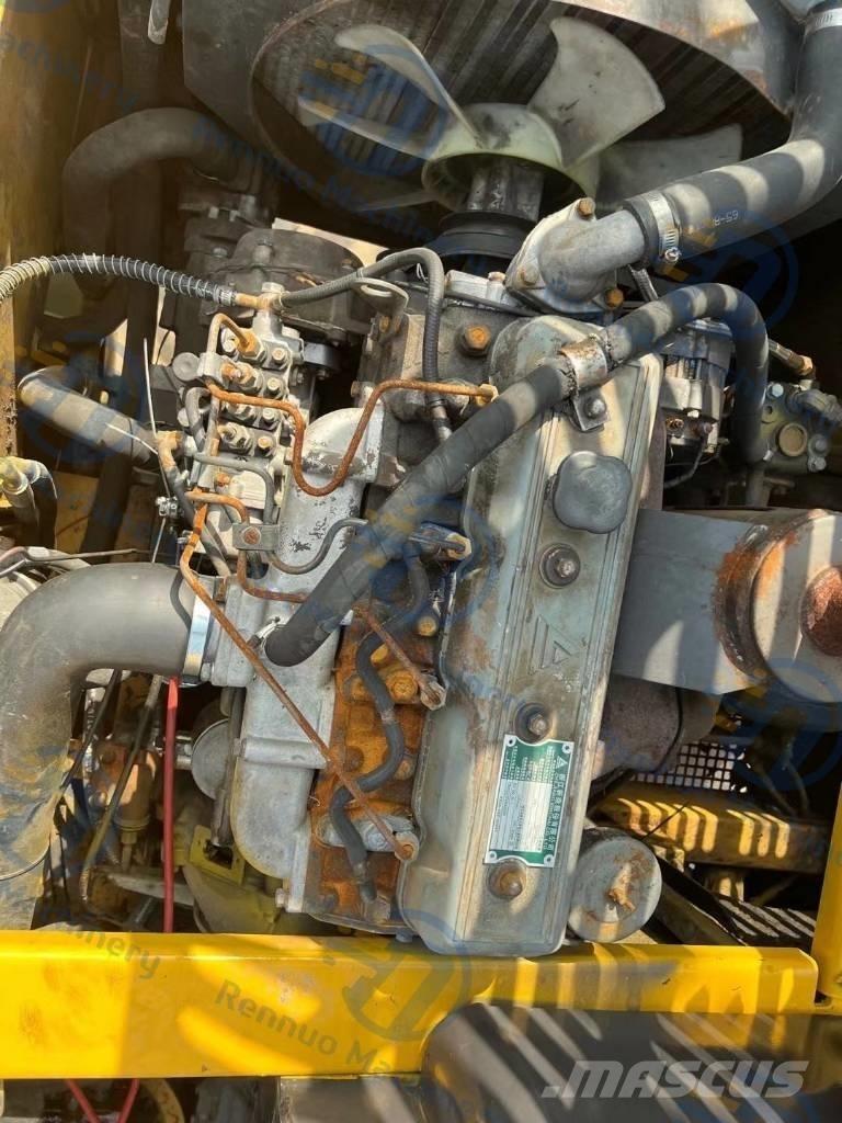 Xinyuan XYB75 Pelle sur pneus