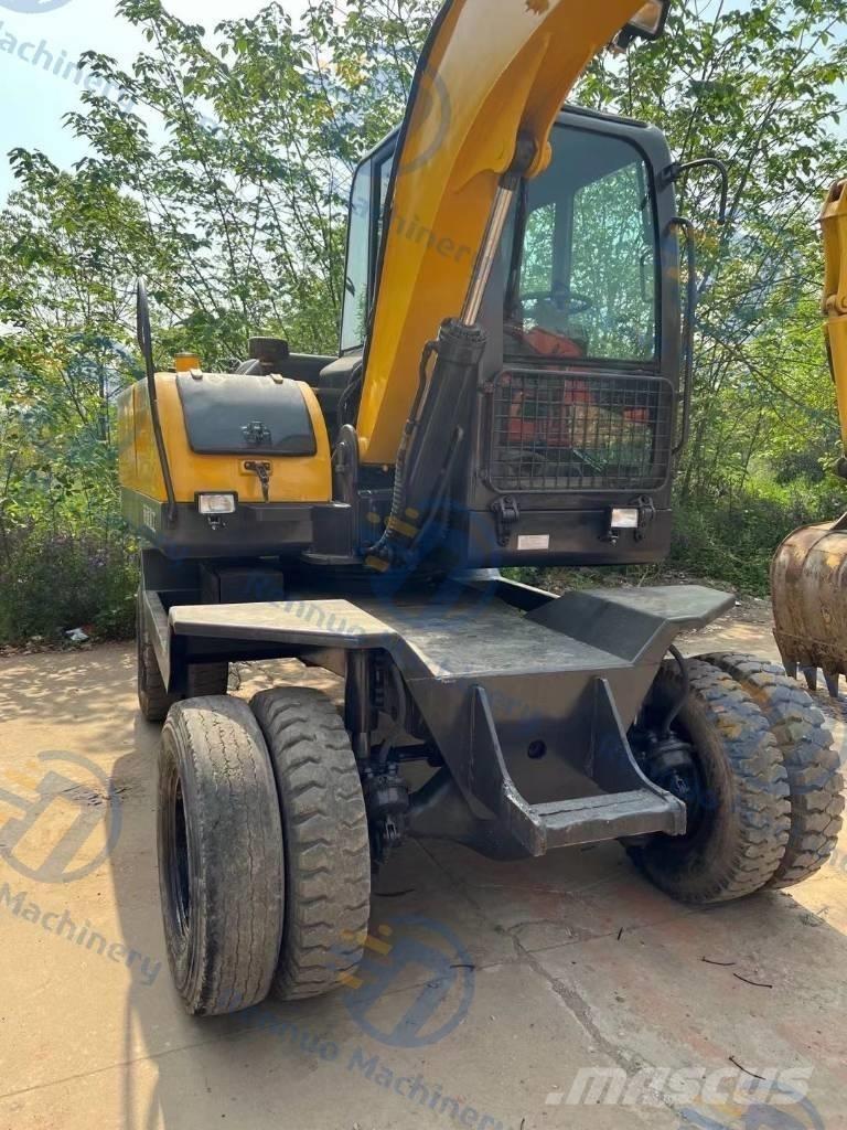 Xinyuan XYB75 Pelle sur pneus