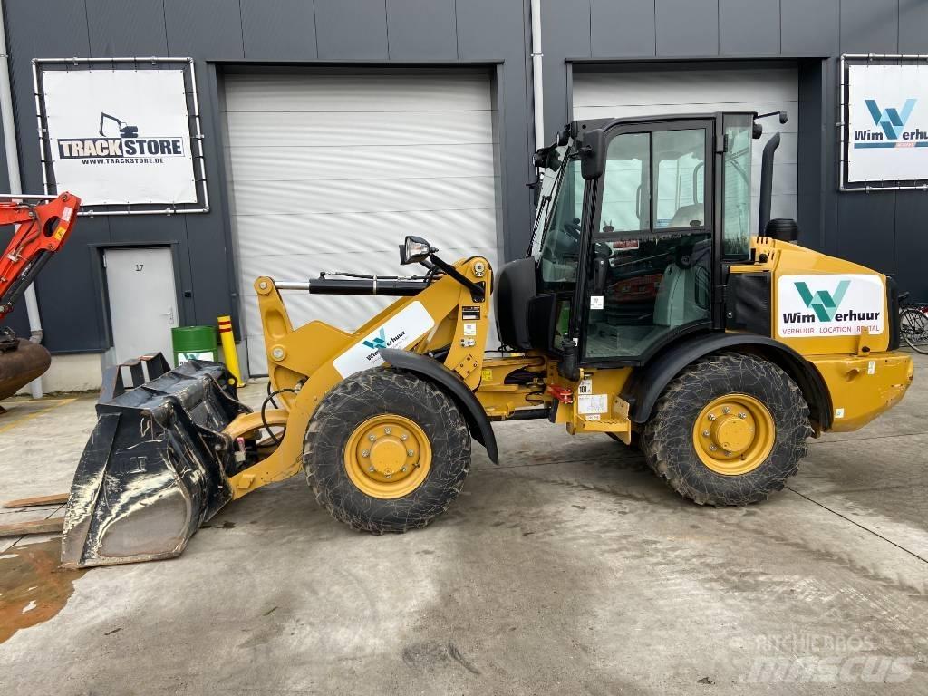 CAT 906 Chargeuse sur pneus