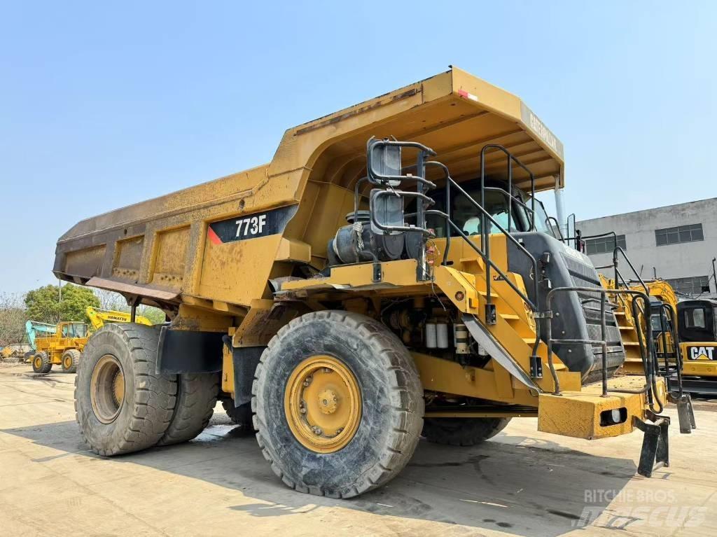 CAT 773 F Tombereau rigide