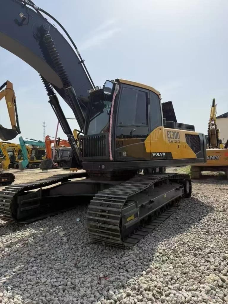 Volvo 300D Pelle sur chenilles
