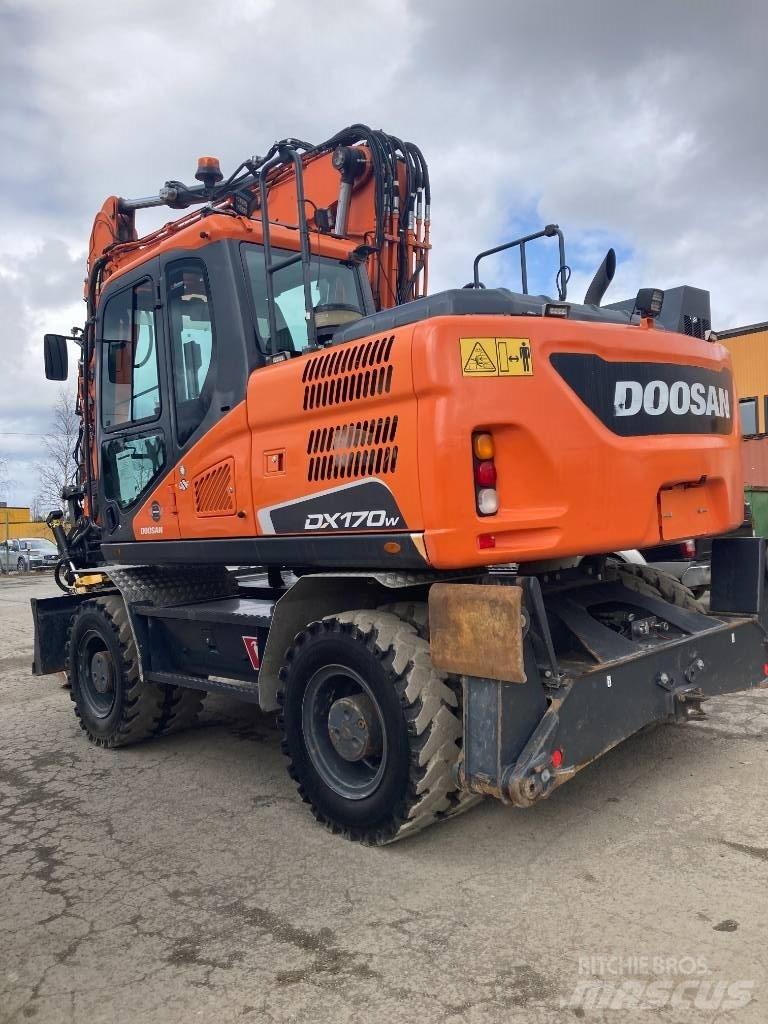 Doosan DX 170 W Pelle sur pneus