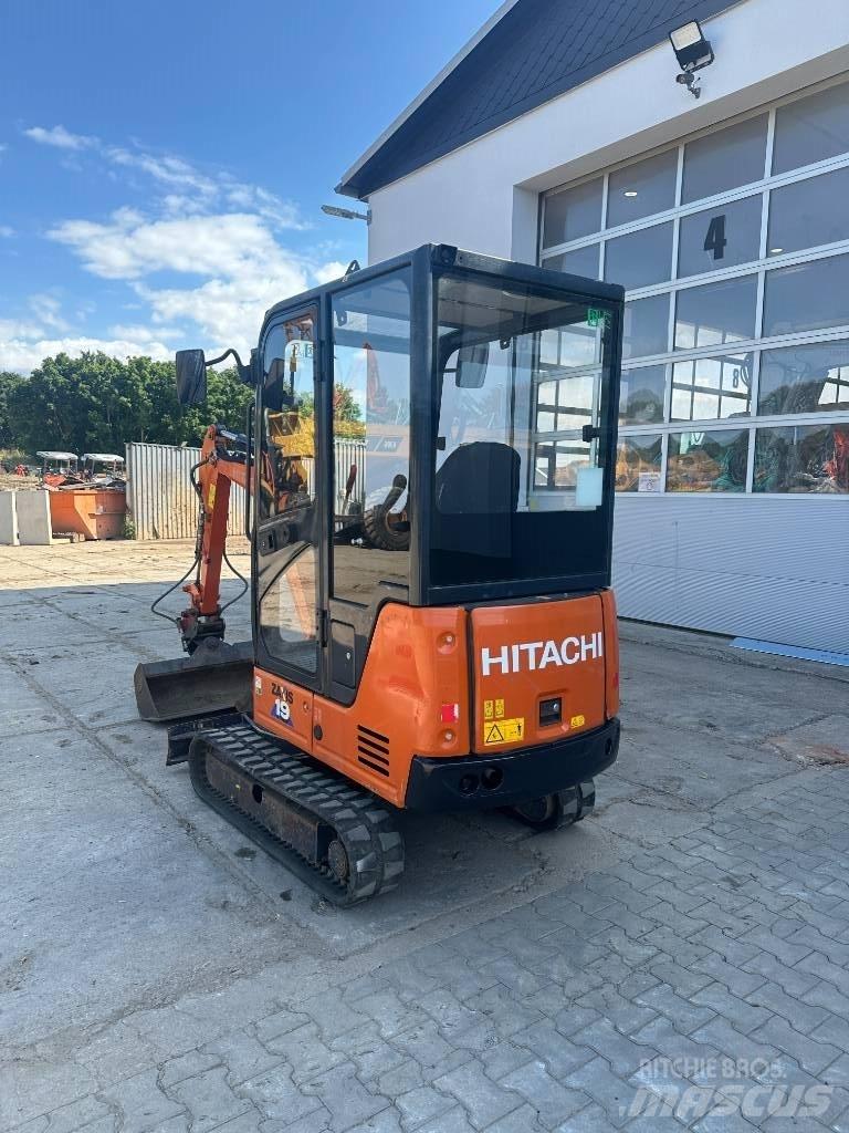 Hitachi ZX 19-6 Mini pelle < 7t